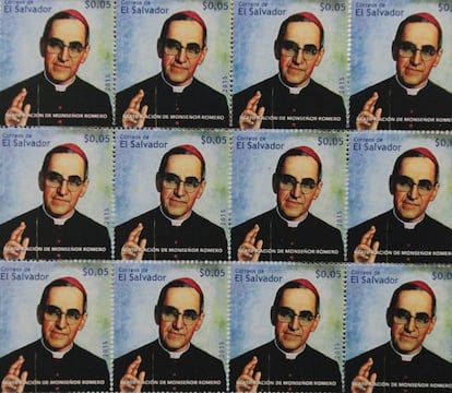 Sellos postales conmemorativos de la beatificaci&oacute;n de monse&ntilde;or Romero