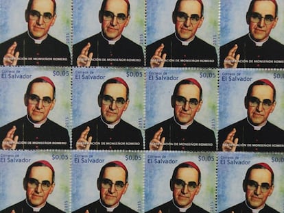 Sellos postales conmemorativos de la beatificaci&oacute;n de monse&ntilde;or Romero