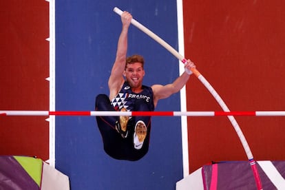 Kevin Mayer, de Francia, en un momento de la prueba de salto con pértiga del heptatlón, el 2 de marzo.