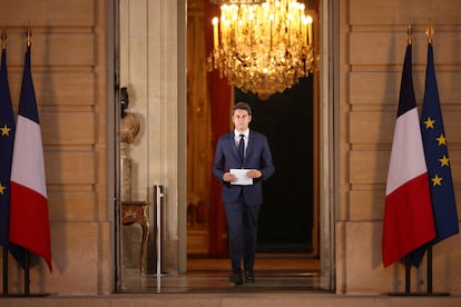 El primer ministro francés, Gabriel Attal, tras conocer los resultados de las elcciones legislatias en Francia.