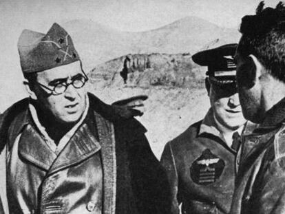 A la izquierda, el general Vicente Rojo, jefe del Estado Mayor Central del ej&eacute;rcito republicano, durante la Guerra Civil. 