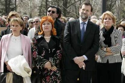 Mariano Rajoy y Esperanza Aguirre durante el homenaje a las víctimas del terrorismo organizado por la AVT.