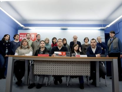 Representantes del sector 'crítico' de los socialistas alaveses.
