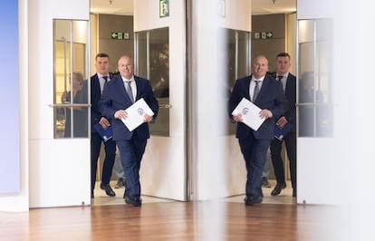El portavoz del PP en el Congreso, Miguel Tellado, llega a una rueda de prensa en el Congreso de los Diputados, a 8 de abril de 2025, en Madrid (España). Eduardo Parra / Europa Press