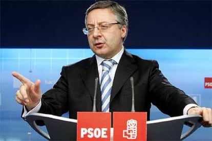 El secretario de Organización del PSOE, José Blanco, en la rueda de prensa posterior a la ejecutiva federal.
