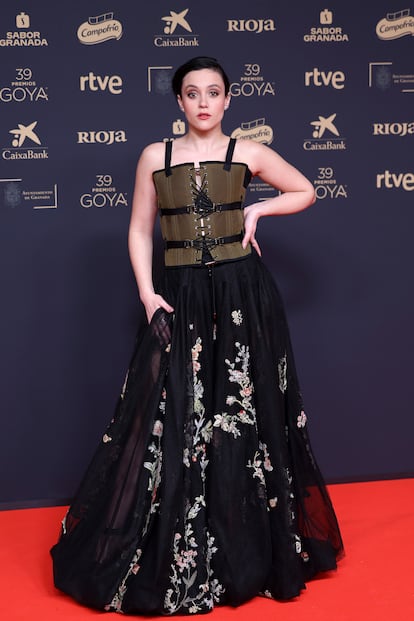 Marina Guerola, nominada a mejor actriz revelacin por su papel en 'Los destellos', eligi un 'look' de la coleccin crucero 2025 de Dior con cors y falda de rejilla bordada con complementos de Jos Luis Joyeras.