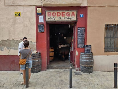 Bar Bodega Massana al barri d'Horta de Barcelona.