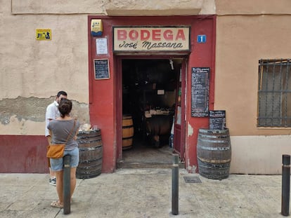 Bar Bodega Massana al barri d'Horta de Barcelona.