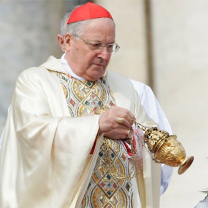 Sodano oficia la primera misa por Juan Pablo II.