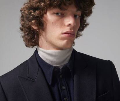 Esta chaqueta Tod’s tiene textura de ‘twill’ o sarga, que es el término correspondiente a ese tejido con trama diagonal.
