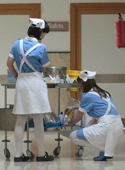 Enfermeras de la Clínica San Rafael (Cádiz) con el uniforme obligatorio.