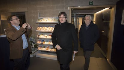 Puigdemont junto a Matamala, en una foto de archivo en un acto en Gante. 