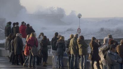 Olas frente al Kursaal de San Sebastián.