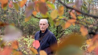 O cientista Vaclav Smil, fotografado no parque St. Vital, em Winnipeg (Canadá).