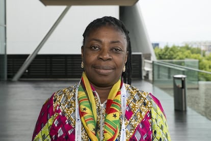 Ghana. Belinda Georgina Nortey (58 años). El trabajo en el departamento de nutrición de un hospital de Accra a veces la enfrenta a pruebas muy duras. "Cuando veo que un paciente no mejora pese a toda la ayuda que le ofrecemos, me pregunto si hice todo lo posible para él. Es difícil de aceptar, pero así es la vida", asegura.