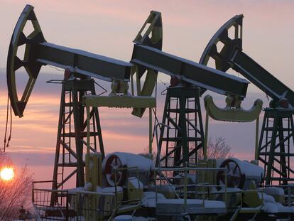 Pozos de petróleo en Mamontovskoye, en la región rusa de Siberia.