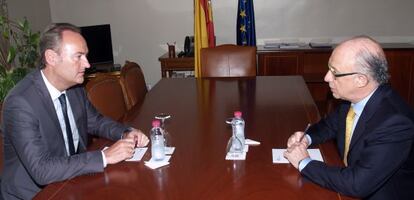 El presidente de la Generalitat, Alberto Fabra, y el ministro de Hacienda, Cristóbal Montoro, en una imagen de archivo.