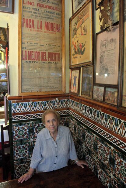 Flori Díez, madre de Conchi Díez, en el comedor del local de la calle de Ruda, 5, en 2009.