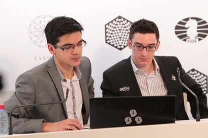 Anish Giri y Fabiano Caruana, durante la conferencia de prensa tras la segunda ronda, el pasado día 12 en Moscú.