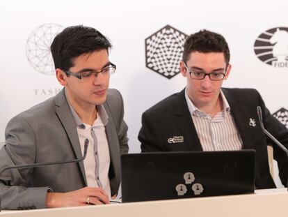 Anish Giri y Fabiano Caruana, durante la conferencia de prensa tras la segunda ronda, el pasado día 12 en Moscú.