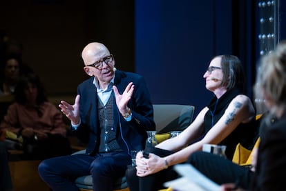 Heinz Bude y McKenzie Wark, ayer en el Foro de la Cultura, en el Espacio Fundación Telefónica.