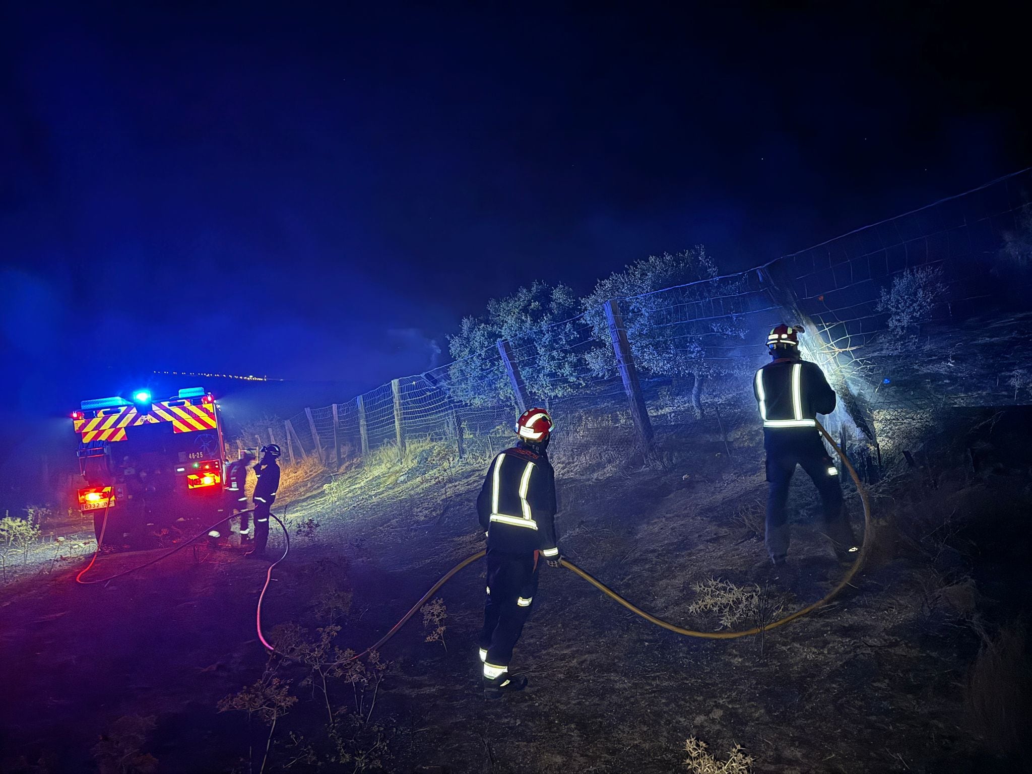 El incendio en Tres Cantos “evoluciona positivamente” y los vecinos evacuados ya han podido regresar a sus casas 