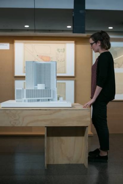 Maqueta del edificio proyectado por Bosch Aymerich para la plaza de Cataluña de Barcelona.