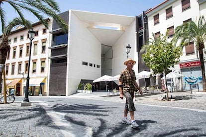 Fachada del Centro Federico Garc&iacute;a Lorca de Granada.