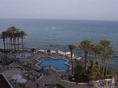 Piscina del hotel La Zenia, en la costa de Alicante.