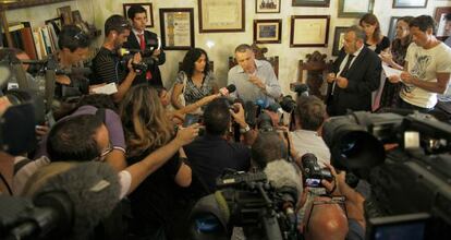 Brett and Naghemeh King answer questions from reporters in Seville on Wednesday.