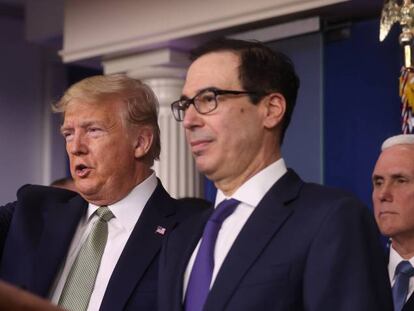 Donald Trump y el secretario del Tesoro, Steven Mnuchin