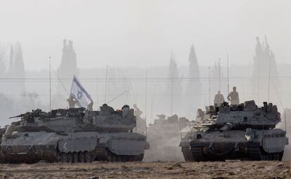 Tanques israelíes desplegados cerca de la frontera con Gaza, el 8 de julio de 2014.