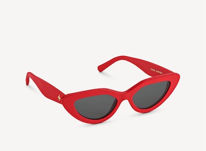 Las gafas de silueta cat-eye simbolizan el glamour de la década de los 50 y este modelo en rojo de Louis Vuitton tiene todo lo necesario para convertirse en tu accesorio favorito.

325€

 