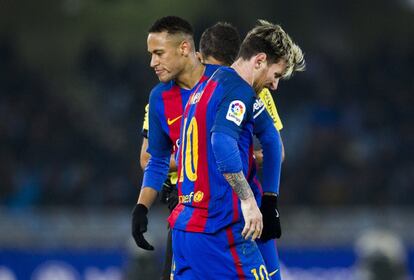 Messi (en primer termino) y Neymar del FC Barcelona, en un momento del partido.