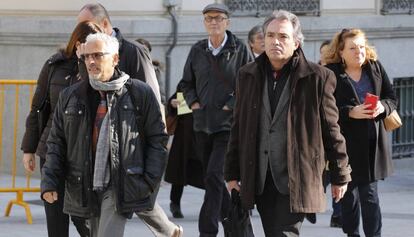 El presidente de Catalunya Acció, Santiago Espot (d), a su llegada a la Audiencia Nacional.