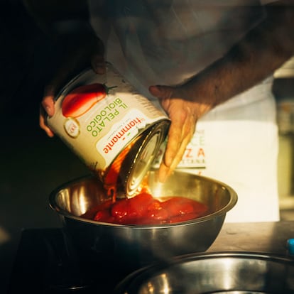 Es la hora del tomate y la albahaca. 