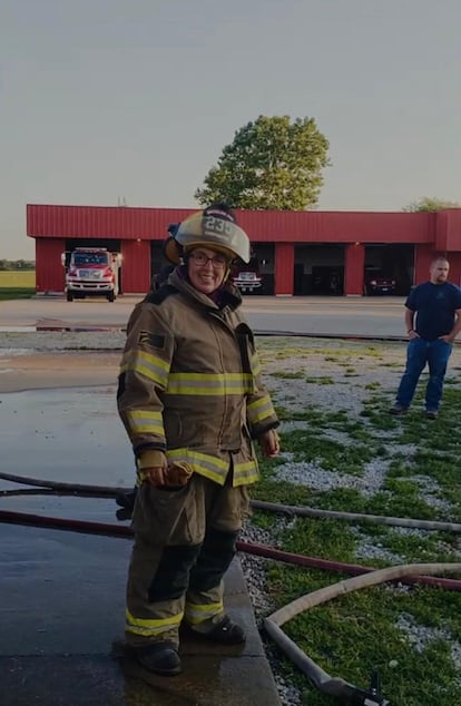 Cristina Pérez, durante un día de trabajo, en el cuerpo de bomberos de Republic (Washington, EE UU).