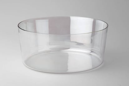 Bowl de cristal, de la checa Vera Lisková (1947). Lo bueno, si sencillo, dos veces bueno. |