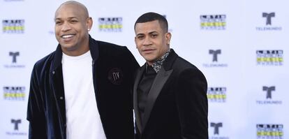 Alexander Delgado y Randy Malcom Martinez de Gente De Zona, en los Latin American Music Awards.