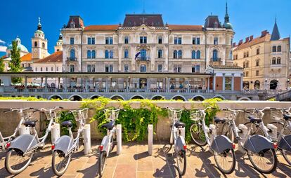 Una parada de bicis de alquiler públicas en Liubliana (Eslovenia).