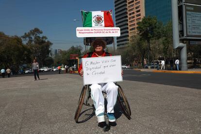 "Siempre me siento muy orgulloso de México", dice Gustavo Pérez Martinez, 66 años. 