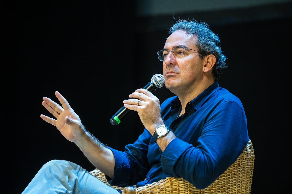 En el taller de la opinión de Juan Gabriel Vásquez: “Los fanatismos políticos han destruido nuestra realidad común”