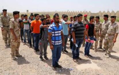 Voluntarios en un centro de reclutamiento en Bagdad.