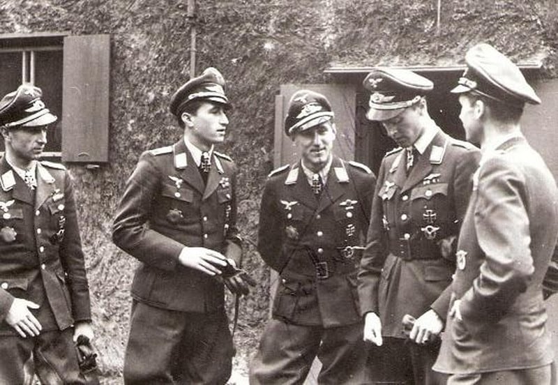 Pilotos alemanes condecorados, entre ellos el príncipe zu Sayn-Wittgenstein.