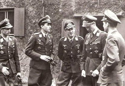 Pilotos alemanes condecorados, entre ellos el príncipe zu Sayn-Wittgenstein.