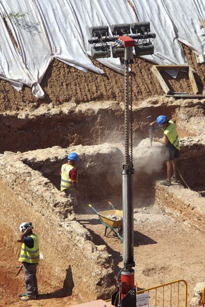 Destrucción de los restos de la villa romana en la Sagrera.