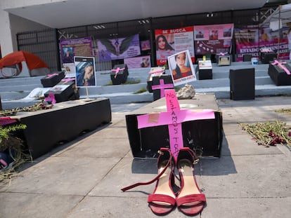 Un plantón frente al Palacio de Gobierno de Chiapas en Tuxtla Gutiérrez establecido por familiares de víctimas de feminicidio el 20 de mayo de 2023.