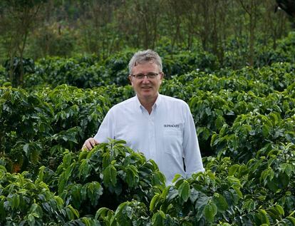 Ricardo Oteros en una plantación.