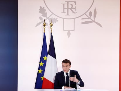 Emmanuel Macron durante la extensa conferencia de prensa que ha ofrecido este martes en el Elíseo.