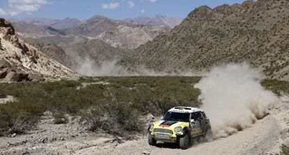 Nani Roma durante la tercera etapa del Dakar 2014